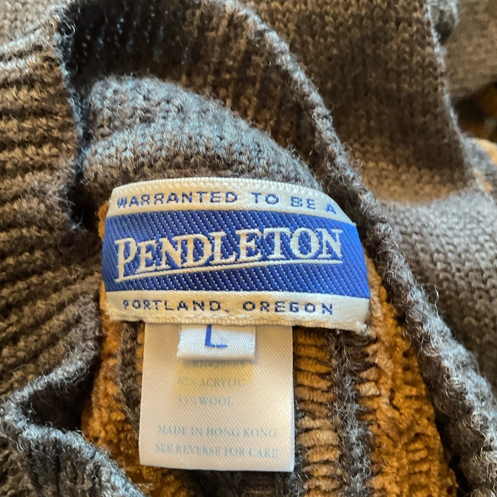 Pendleton- Beautiful Paisley Gray/ Brown Cardigan sweater. Size L - Picture 6 of 7